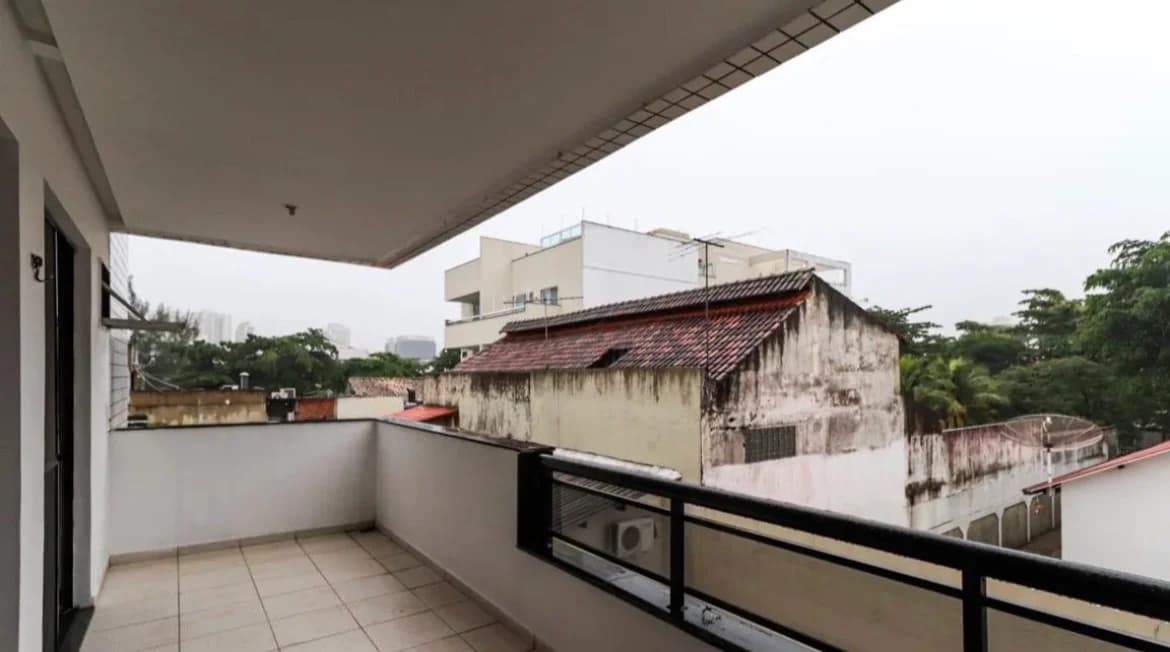 Apartamento amplo contendo 2 quartos ( 1 suíte ).