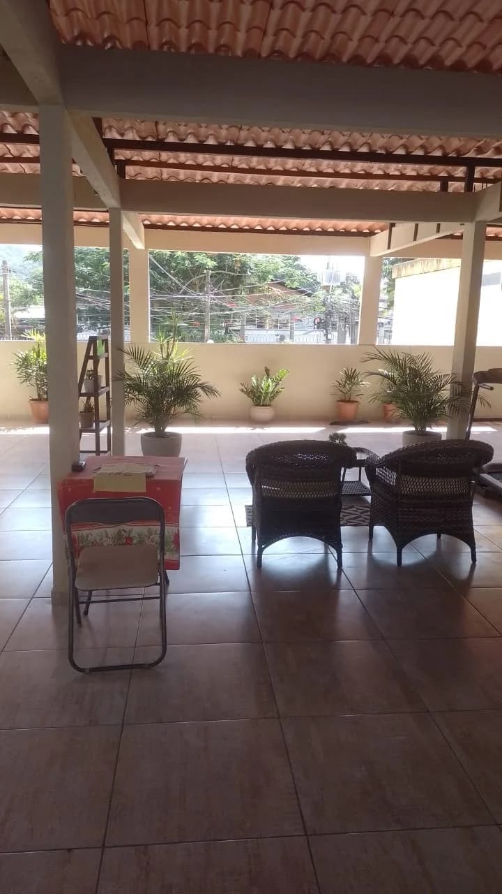 Casa com 3 quartos em Jacarepaguá com excelente espaço externo