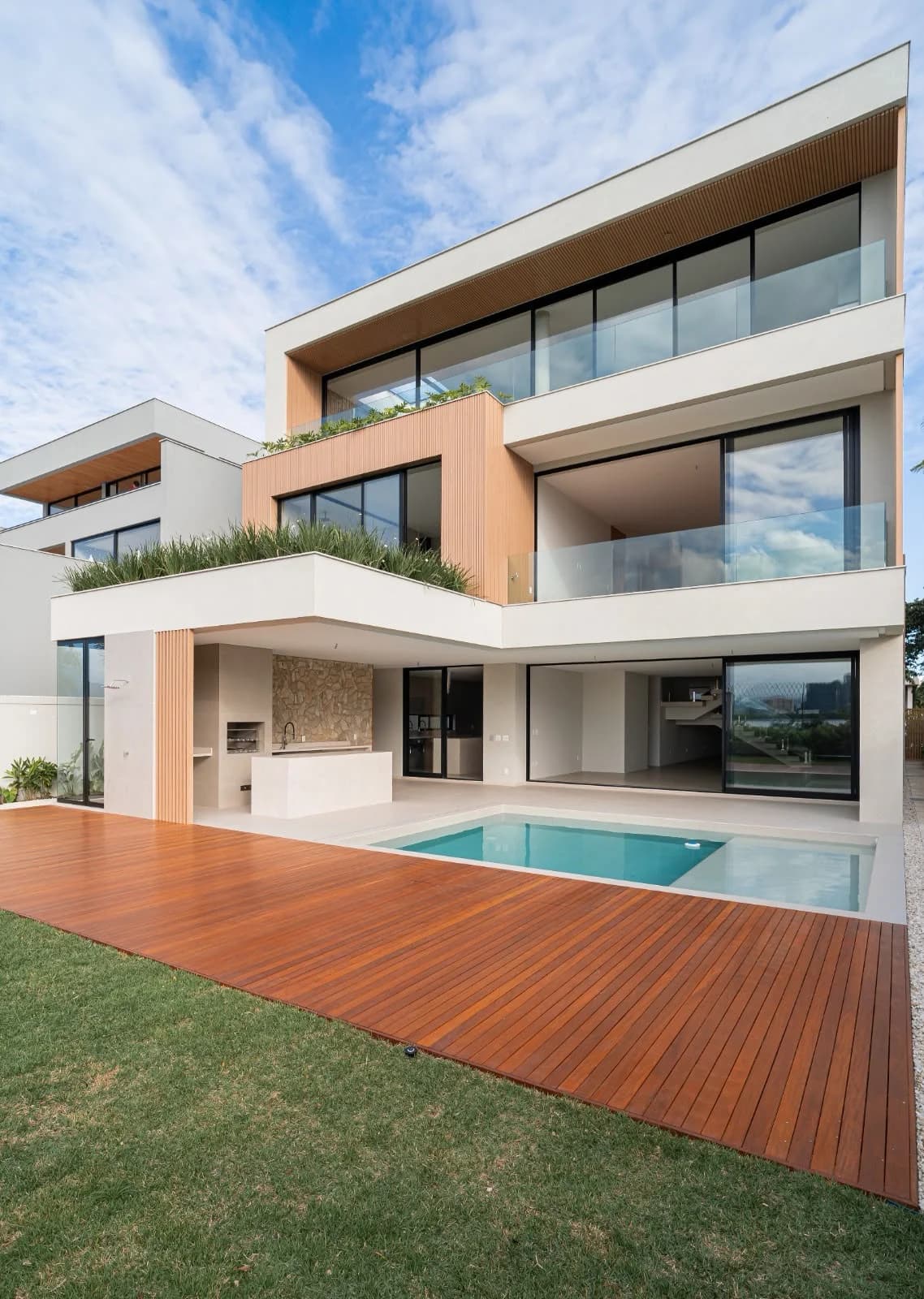 Casa de Alto Luxo no Alphaville 750 m² 5 Suítes Elevador Vista Espetacular para a Lagoa