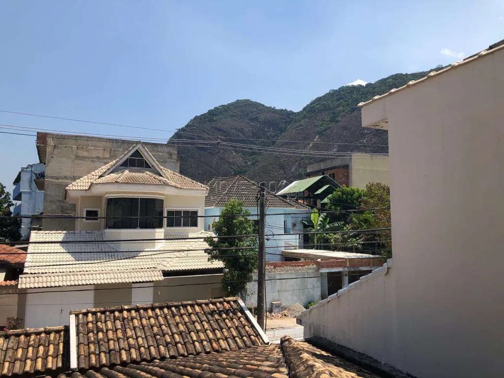 Casa em Vargem Pequena — Montserrat II