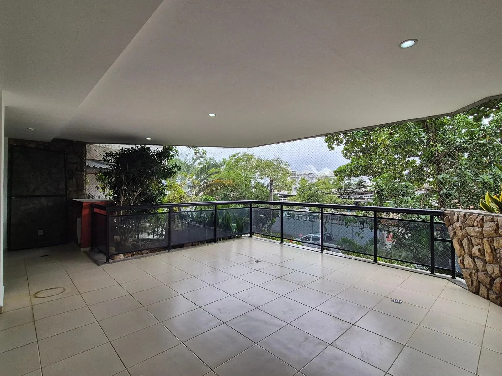 Apartamento amplo contendo 164m².